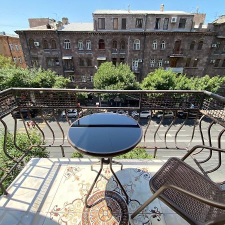 Amiryan Street 1 Bedroom Deluxe Apartment With Balcony Am104 Erevan Esterno foto