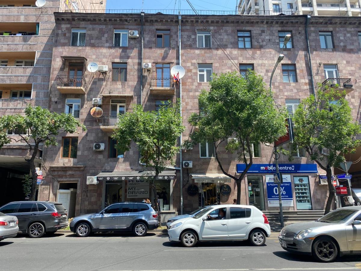 Amiryan Street 1 Bedroom Deluxe Apartment With Balcony Am104 Erevan Esterno foto