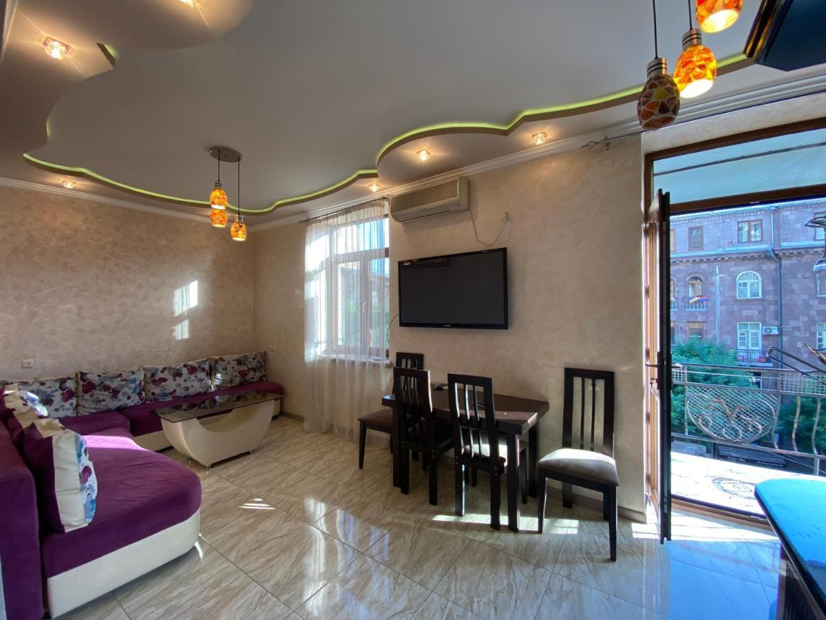 Amiryan Street 1 Bedroom Deluxe Apartment With Balcony Am104 Erevan Esterno foto