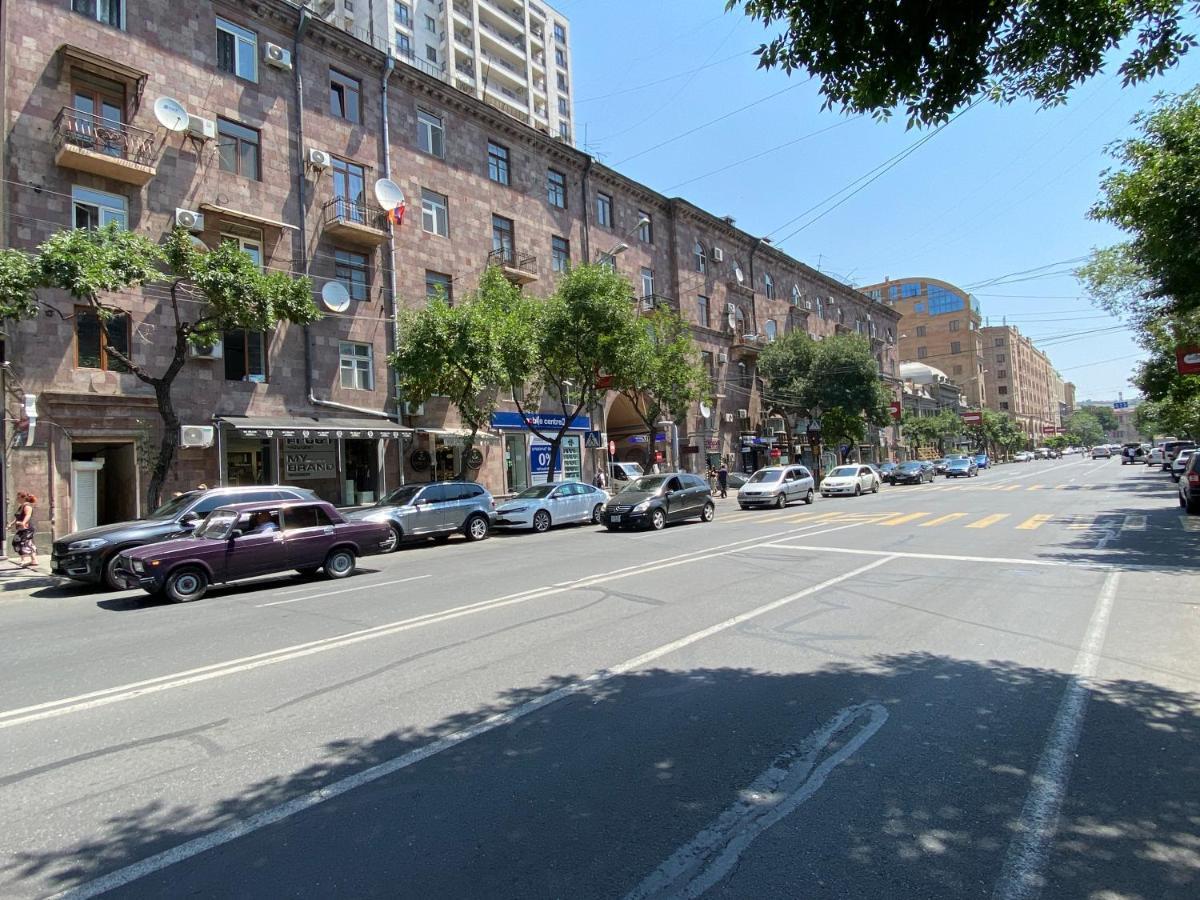 Amiryan Street 1 Bedroom Deluxe Apartment With Balcony Am104 Erevan Esterno foto