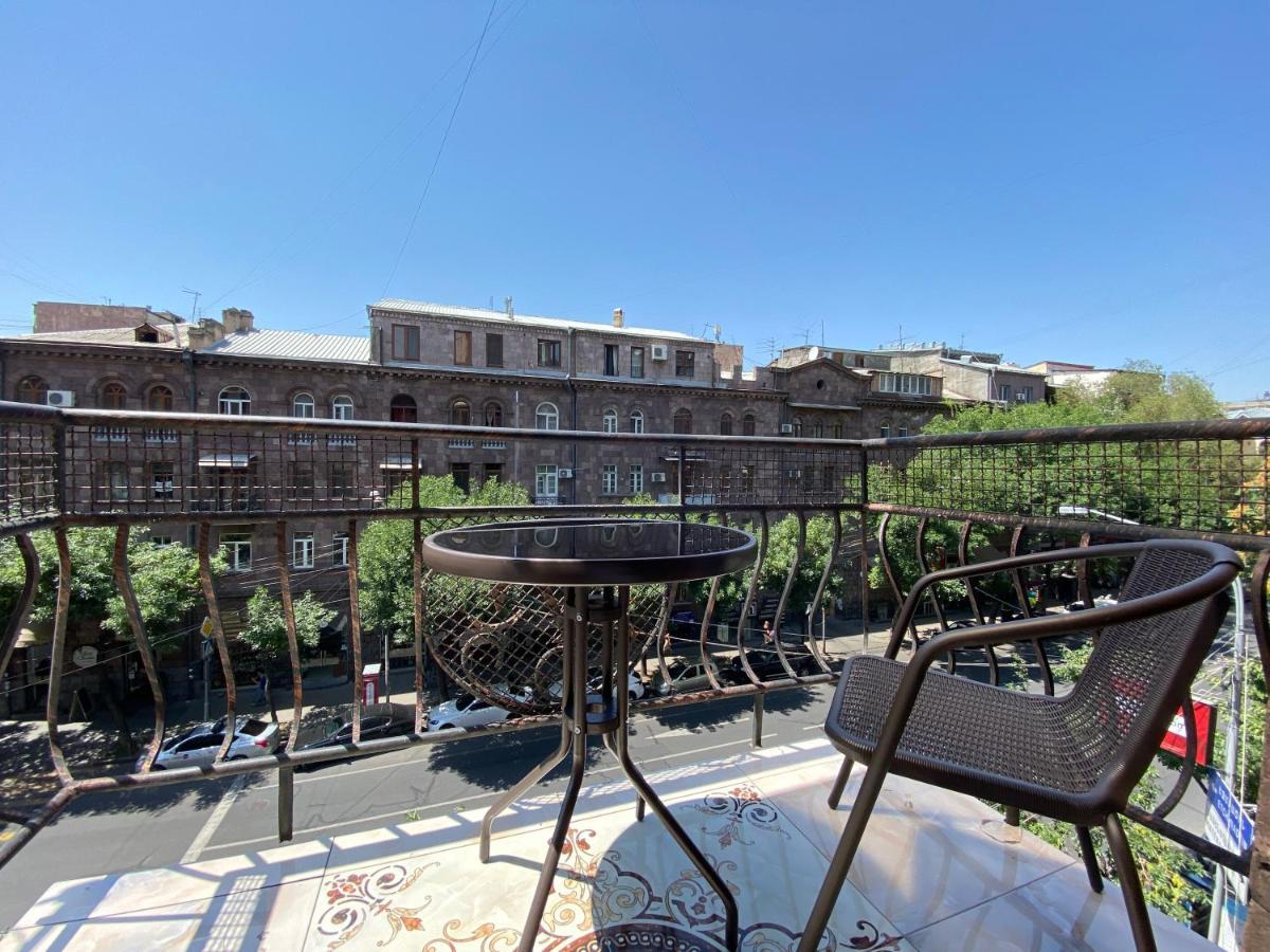 Amiryan Street 1 Bedroom Deluxe Apartment With Balcony Am104 Erevan Esterno foto