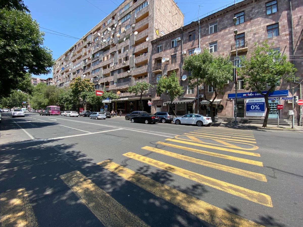 Amiryan Street 1 Bedroom Deluxe Apartment With Balcony Am104 Erevan Esterno foto